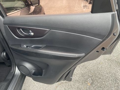 Used 2016 Nissan Rogue S AWD/4WD image 26