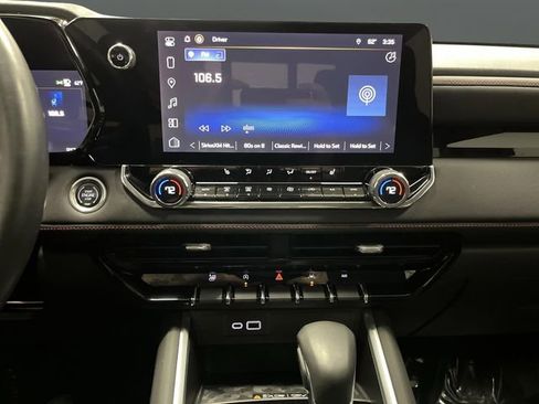 Used 2024 Chevrolet Colorado Z71 w/ Z71 Convenience Package 2 image 9