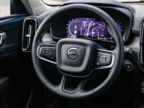 Used 2023 Volvo XC40 B5 Plus w/ Climate Package image 17