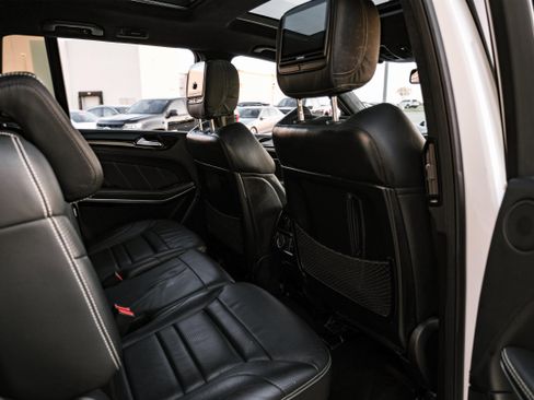 Used 2015 Mercedes-Benz GL 63 AMG 4MATIC w/ Accessory Chrome Package image 32