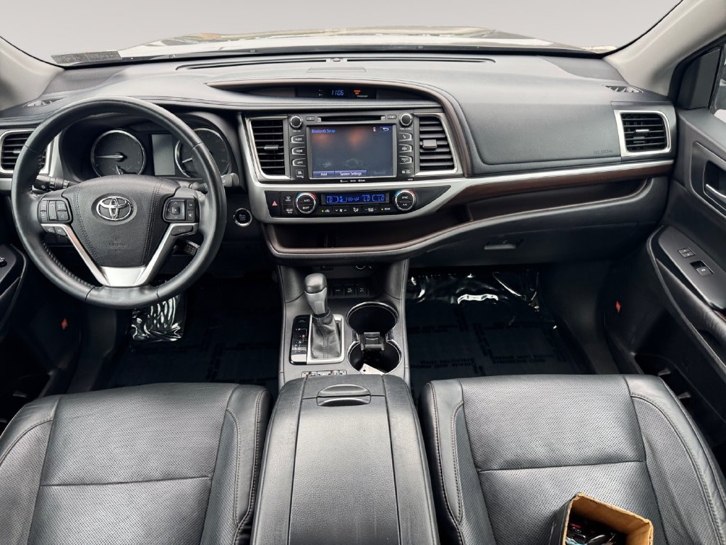 Used 2016 Toyota Highlander Limited w/ Driver Technology Package AWD/4WD image 10
