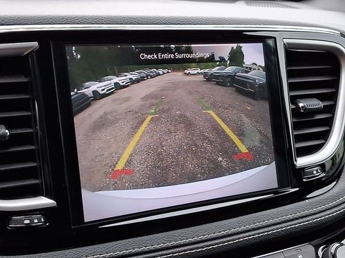Used 2022 Chrysler Pacifica Touring-L w/ S Appearance Package FWD image 19