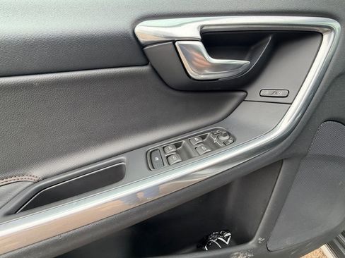 Used 2016 Volvo V60 T5 Cross Country Platinum image 11