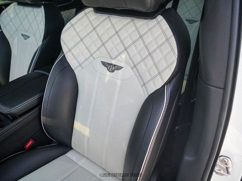 Used 2021 Bentley Bentayga image 31