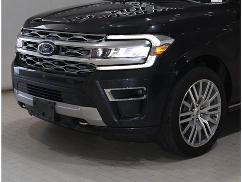 Used 2023 Ford Expedition Platinum AWD/4WD image 2