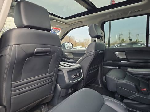 Used 2025 Ford Expedition Platinum AWD/4WD image 33