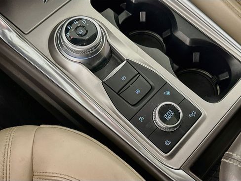 Used 2020 Ford Explorer Platinum w/ Premium Technology Package AWD/4WD image 25