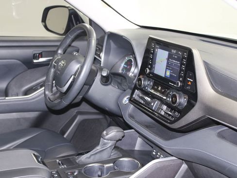 Used 2022 Toyota Highlander XLE image 30