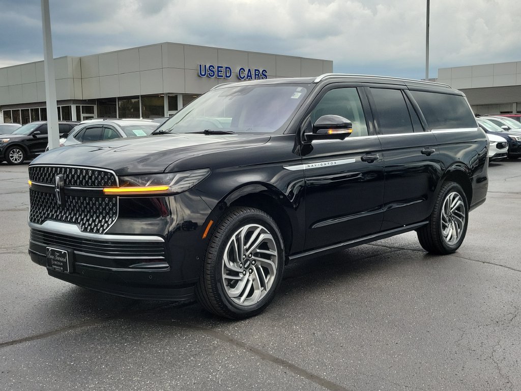 Certified 2025 Lincoln Navigator L Reserve AWD/4WD image 8