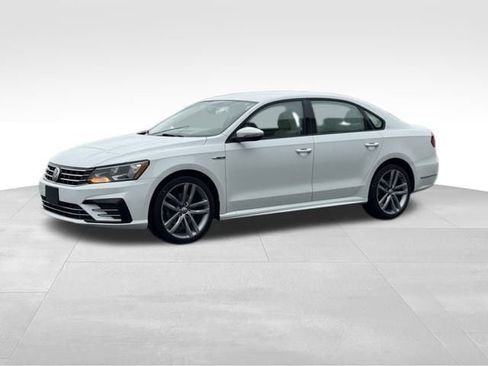 Used 2018 Volkswagen Passat 2.0T R-Line image 7