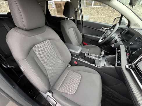 Used 2025 Kia Sportage LX image 37