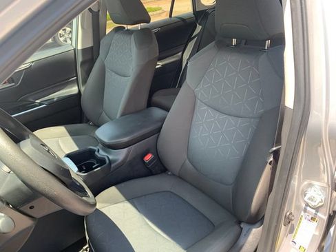 Used 2025 Toyota RAV4 XLE AWD/4WD image 10