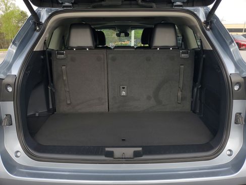 Used 2024 Toyota Highlander XLE image 9