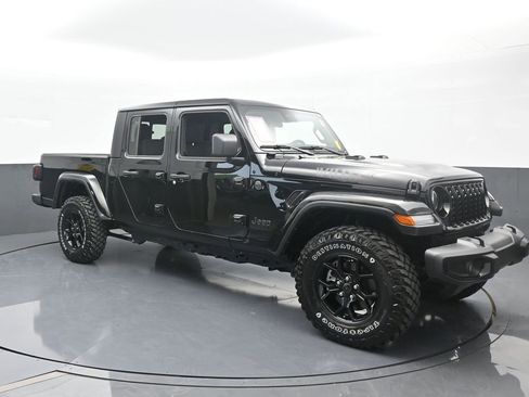 Used 2024 Jeep Gladiator Sport image 8