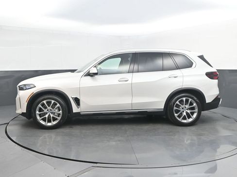 Certified 2024 BMW X5 xDrive40i w/ Premium Package AWD/4WD image 2