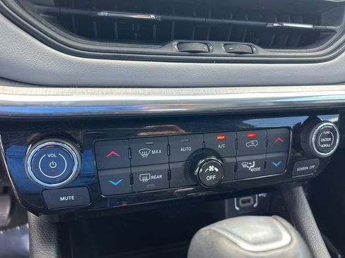 Used 2023 Jeep Compass Limited image 39