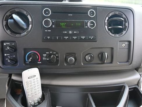 Used 2009 Ford E-150 and Econoline 150 Wagon RWD image 22