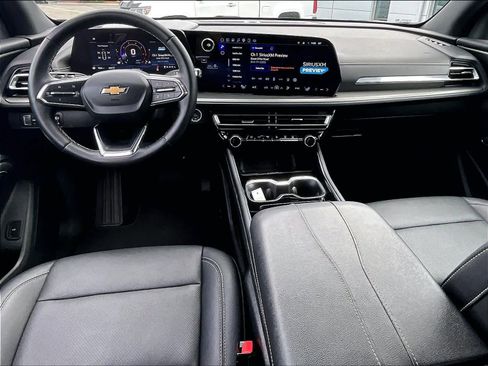 Used 2025 Chevrolet Traverse LT AWD/4WD image 21