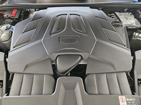 Certified 2025 Porsche Cayenne image 30