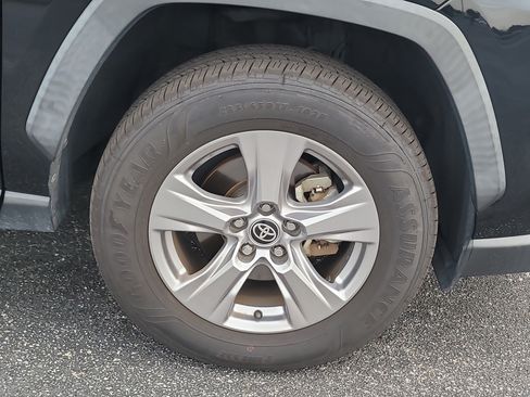 Certified 2022 Toyota RAV4 XLE w/ Convenience Package FWD image 9