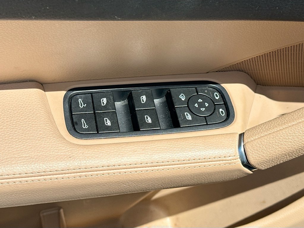 Used 2023 Porsche Cayenne AWD/4WD image 19