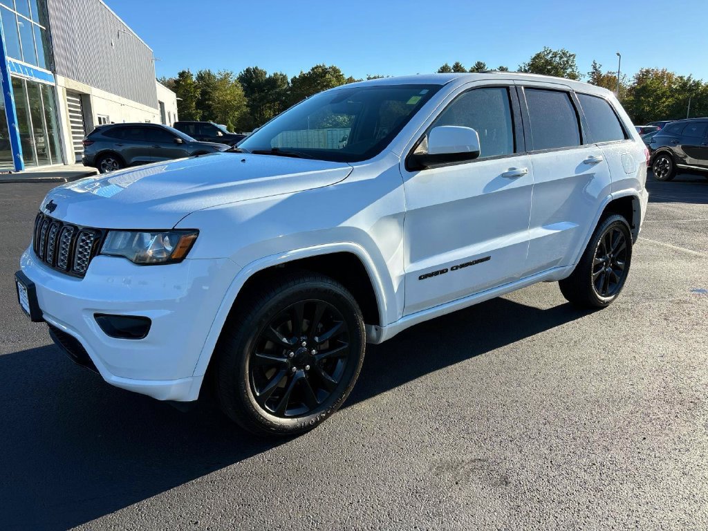 Used 2018 Jeep Grand Cherokee Altitude AWD/4WD image 6