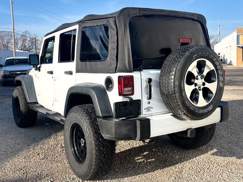 Used 2016 Jeep Wrangler Unlimited Sahara image 9