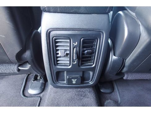 Used 2018 Jeep Grand Cherokee Altitude RWD image 22
