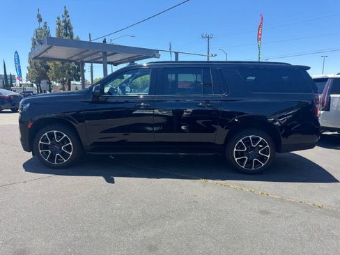 Used 2022 Chevrolet Suburban RST w/ Luxury Package AWD/4WD image 8