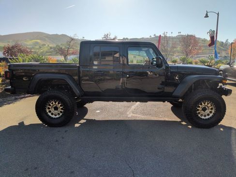Certified 2020 Jeep Gladiator Sport w/ Quick Order Package 24S image 4