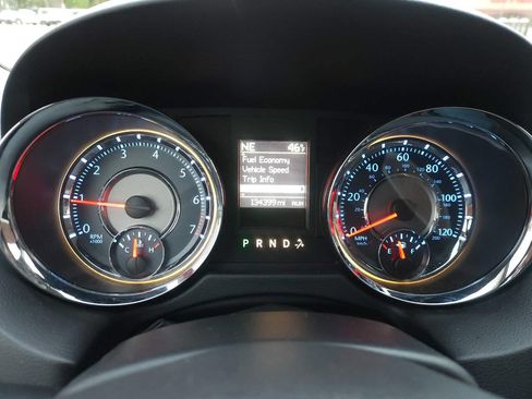 Used 2014 Chrysler Town & Country Touring FWD image 22