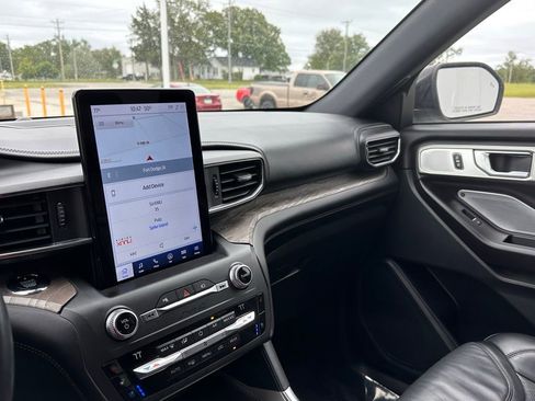 Certified 2020 Ford Explorer Platinum w/ Premium Technology Package AWD/4WD image 19