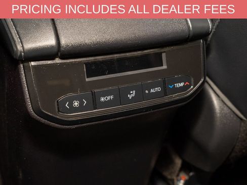 Used 2023 Toyota Highlander Limited FWD image 9