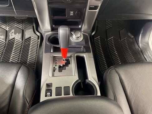 Used 2016 Toyota 4Runner SR5 AWD/4WD image 17