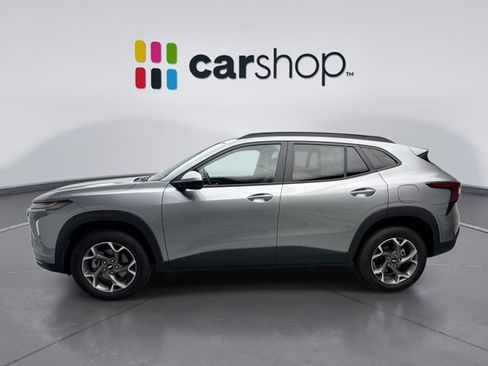 Used 2026 Chevrolet Trax LT FWD image 2