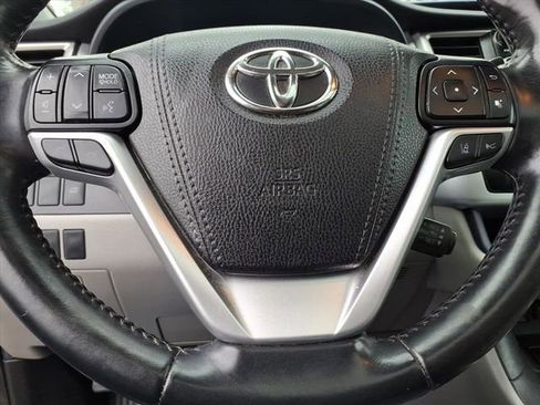 Used 2019 Toyota Highlander XLE image 15