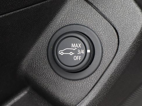 Used 2024 GMC Terrain SLT AWD/4WD image 16
