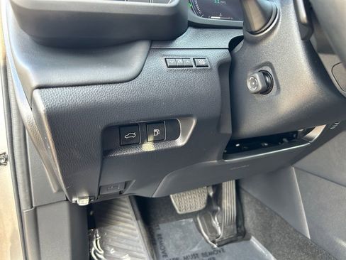 Used 2025 Toyota Crown Platinum image 22