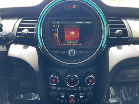 Used 2020 MINI Cooper 4-Door Hardtop w/ Storage Package FWD image 17