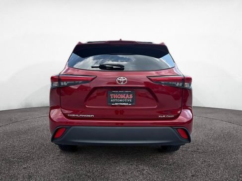Used 2023 Toyota Highlander XLE AWD/4WD image 6