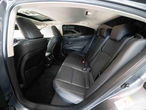 Used 2019 Lexus ES 300h w/ Premium Package FWD image 23
