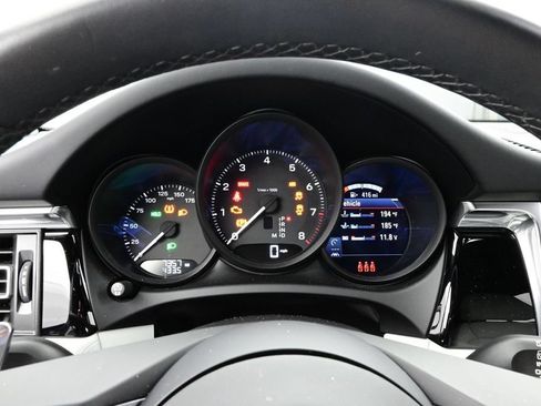 Certified 2025 Porsche Macan AWD/4WD image 9