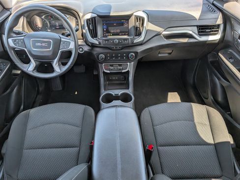 Used 2024 GMC Terrain SLE FWD image 5