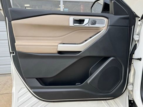 Used 2022 Ford Explorer Limited w/ Equipment Group 301A image 11