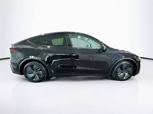 Used 2026 Tesla Model Y 2WD image 32