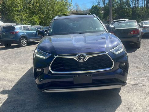 Certified 2025 Toyota Highlander Platinum AWD/4WD image 13