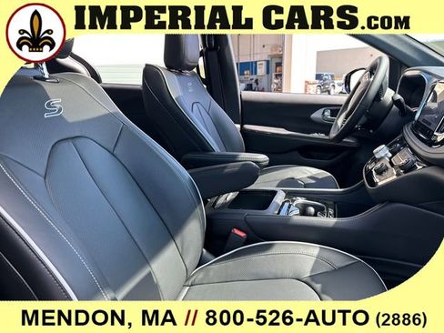 New 2026 Chrysler Pacifica Limited w/ S Appearance Package AWD/4WD image 15