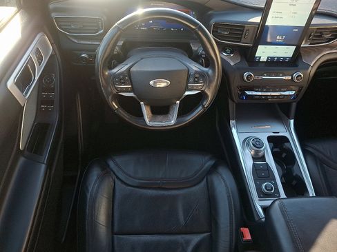 Used 2020 Ford Explorer Platinum w/ Premium Technology Package image 11