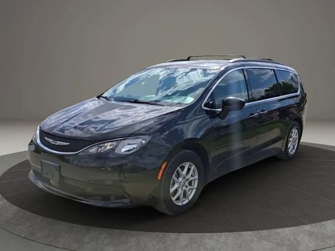Used 2021 Chrysler Voyager Lxi FWD image 4
