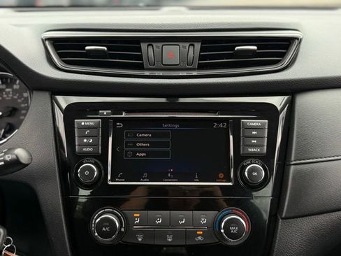 Used 2019 Nissan Rogue S image 26